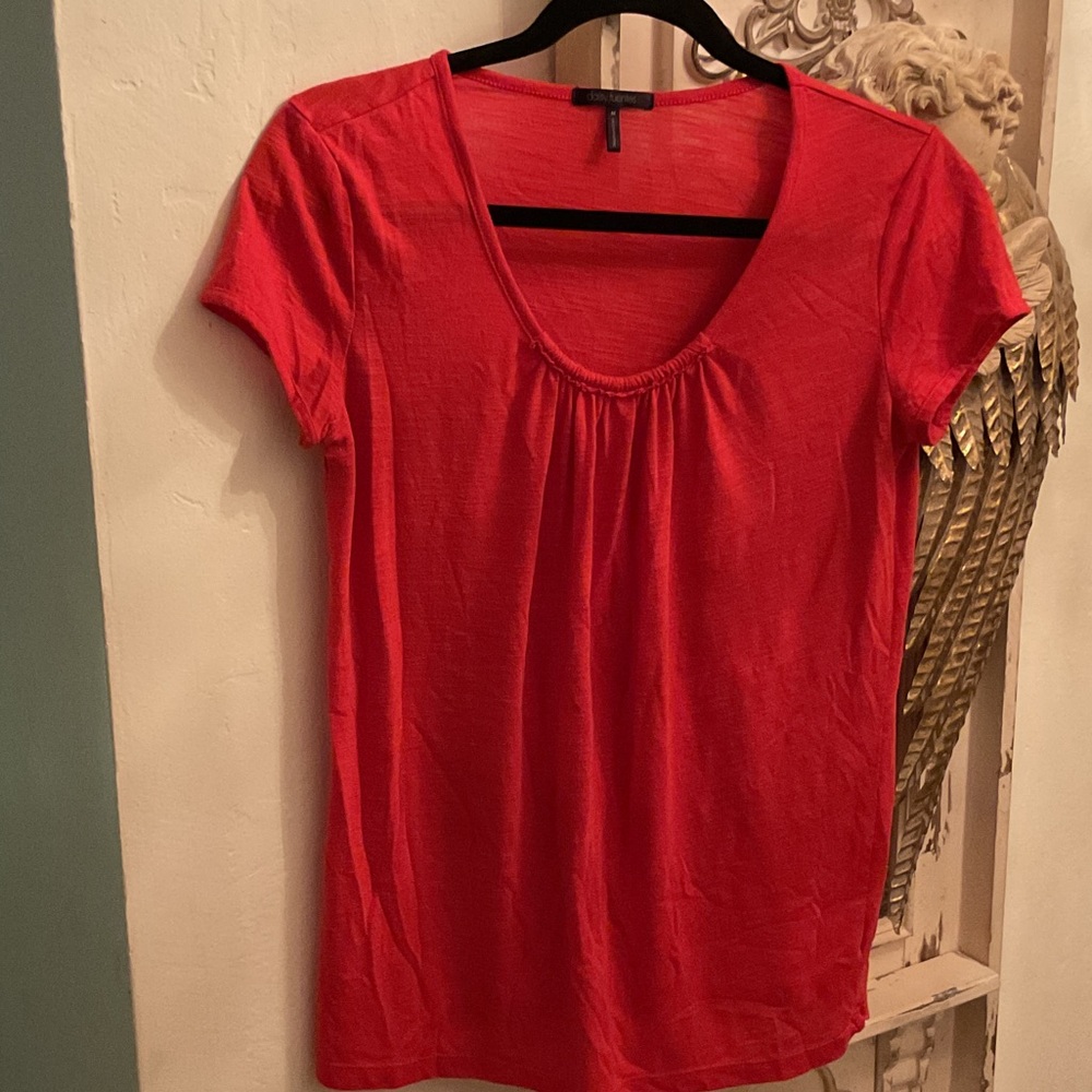 Daisy Fuentes Vibrant Red Short Sleeve Top